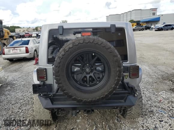 ✅ 2014 Jeep Wrangler Unlimited Rubicon • VIN: 1C4BJWFG8EL296775 • Lot: 85949555. Wystawiony na Copart z przebiegiem 147 634 mil. Bezpłatny archiwum sprzedaży aukcyjnych z USA i szczegółowy raport historii pojazdu na DreamBid. Zdjęcie 6.