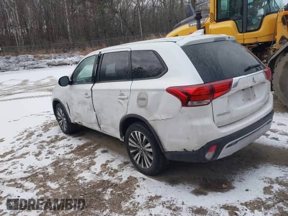 2020 Mitsubishi Outlander ES with VIN JA4AZ3A37LZ008157, listed as a IAAI auction lot 41110526 with 70,152 mi miles and . Bid and sale history available at DreamBid. Image 3.