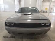 ✅ 2017 Dodge Challenger T/A 392 • VIN: 2C3CDZFJ8HH502496 • Lot: 72951544. Wystawiony na Copart z przebiegiem 39 721 mil. Bezpłatny archiwum sprzedaży aukcyjnych z USA i szczegółowy raport historii pojazdu na DreamBid. Zdjęcie 5.