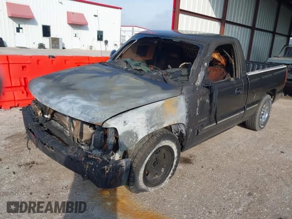 ✅ 2000 Chevrolet Silverado 1500 • VIN: 1GCEC14W3YZ246808 • Lot: 43504471. Listed on IAAI with Not provided. Free auction sales archive from the USA and detailed vehicle history report at DreamBid. Image 2.