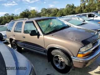 1998 Chevrolet Blazer LS z VIN 1GNCS13W7W2110142, wystawiony jako Copart lot #76282784 z przebiegiem 194 317 mil mil oraz Szkoda całkowita • Salvage title. Historia ofert i sprzedaży dostępna na DreamBid. Obrazek 4.