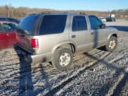 ✅ 2002 Chevrolet Blazer LS • VIN: 1GNDT13W02K130566 • Lot: 41795498. Wystawiony na IAAI z przebiegiem 254 212 mil. Bezpłatny archiwum sprzedaży aukcyjnych z USA i szczegółowy raport historii pojazdu na DreamBid. Zdjęcie 4.