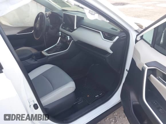 ✅ 2024 Toyota RAV4 XLE Premium • VIN: 2T3A1RFV5RW452270 • Лот: 42219638. Опубликован ранее на IAAI с пробегом 9 611 миль. Бесплатный доступ к архиву аукционных продаж из США и подробный отчёт об истории автомобиля на DreamBid. Изображение 5.