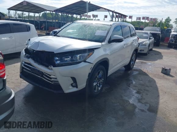 ✅ 2019 Toyota Highlander Limited • VIN: 5TDDZRFH8KS968209 • Lot: 42141556. Listed on IAAI with 77,052 mi. Free auction sales archive from the USA and detailed vehicle history report at DreamBid. Image 2.