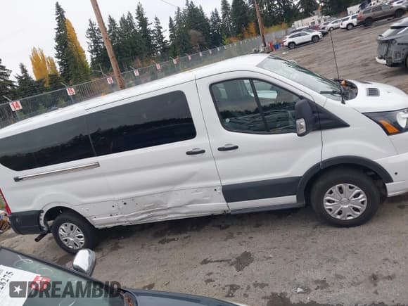 ✅ 2024 Ford Transit Passenger XL • VIN: 1FBAX2YGXRKA21621 • Lot: 43627149. Wystawiony na IAAI z przebiegiem 29 309 mil. Bezpłatny archiwum sprzedaży aukcyjnych z USA i szczegółowy raport historii pojazdu na DreamBid. Zdjęcie 14.