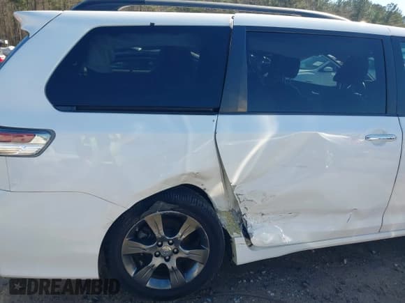 ✅ 2015 Toyota Sienna SE • VIN: 5TDXK3DC4FS658148 • Lot: 41601341. Listed on IAAI with 110,329 mi. Free auction sales archive from the USA and detailed vehicle history report at DreamBid. Image 6.