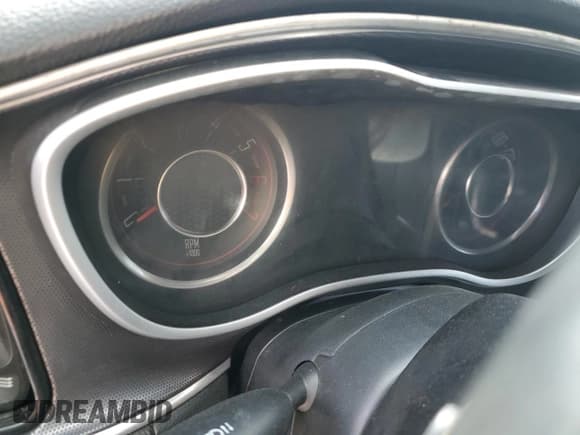 ✅ 2015 Dodge Challenger R/T Plus • VIN: 2C3CDZBT3FH723783 • Lot: 56345183. Wystawiony na Copart z przebiegiem Nie podano. Bezpłatny archiwum sprzedaży aukcyjnych z USA i szczegółowy raport historii pojazdu na DreamBid. Zdjęcie 9.