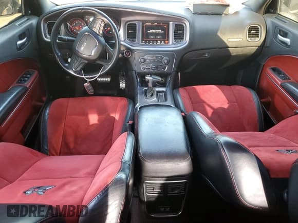 ✅ 2019 Dodge Charger Scat Pack • VIN: 2C3CDXGJ4KH510590 • Лот: 46945635. Опубликован ранее на Copart с пробегом 39 289 миль. Бесплатный доступ к архиву аукционных продаж из США и подробный отчёт об истории автомобиля на DreamBid. Изображение 8.