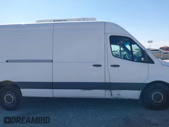 ✅ 2019 Mercedes-Benz Sprinter Cargo • VIN: WD4PF1CD6KP160353 • Lot: 43261821. Listed on IAAI with 39,519 mi. Free auction sales archive from the USA and detailed vehicle history report at DreamBid. Image 13.