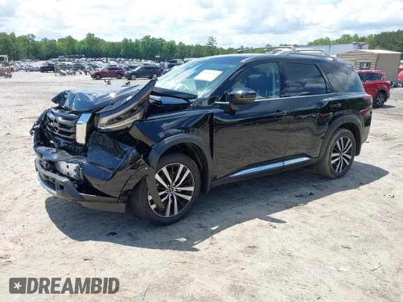 ✅ 2025 Nissan Pathfinder Platinum • VIN: 5N1DR3DH8SC224770 • Лот: 42261002. Опубликован ранее на IAAI с пробегом 1 026 миль. Бесплатный доступ к архиву аукционных продаж из США и подробный отчёт об истории автомобиля на DreamBid. Изображение 17.