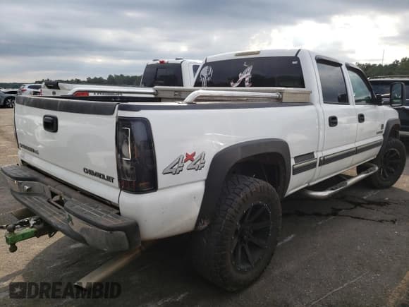 ✅ 2001 Chevrolet Silverado 2500HD LS • VIN: 1GCHK23U11F162998 • Lot: 82831614. Wystawiony na Copart z przebiegiem 300 425 mil. Bezpłatny archiwum sprzedaży aukcyjnych z USA i szczegółowy raport historii pojazdu na DreamBid. Zdjęcie 3.