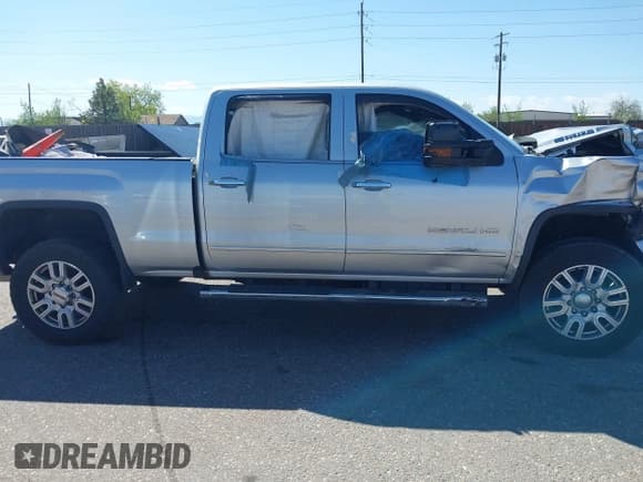 ✅ 2017 GMC Sierra 2500HD Denali • VIN: 1GT12UEYXHF221974 • Лот: 42184163. Опубликован ранее на IAAI с пробегом Не указан. Бесплатный доступ к архиву аукционных продаж из США и подробный отчёт об истории автомобиля на DreamBid. Изображение 14.