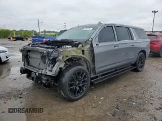 ✅ 2022 Chevrolet Suburban High Country • VIN: 1GNSKGKL4NR174604 • Lot: 55703135. Wystawiony na Copart z przebiegiem 21 949 mil. Bezpłatny archiwum sprzedaży aukcyjnych z USA i szczegółowy raport historii pojazdu na DreamBid. Zdjęcie 1.