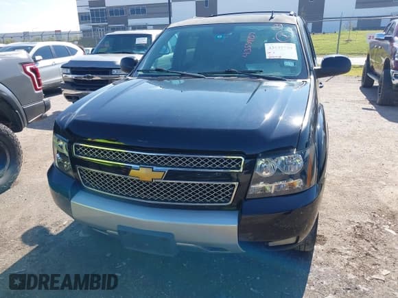 ✅ 2014 Chevrolet Suburban LT • VIN: 1GNSKJE74ER154882 • Lot: 43539759. Wystawiony na IAAI z przebiegiem 205 972 mil. Bezpłatny archiwum sprzedaży aukcyjnych z USA i szczegółowy raport historii pojazdu na DreamBid. Zdjęcie 12.