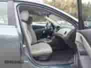 2012 Chevrolet Cruze 1LT z VIN 1G1PF5SC5C7240568, wystawiony jako IAAI lot #43441891 z przebiegiem 100 950 mil mil oraz . Historia ofert i sprzedaży dostępna na DreamBid. Obrazek 5.