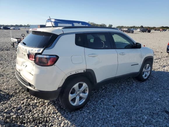 ✅ 2020 Jeep Compass Latitude • VIN: 3C4NJCBB2LT141596 • Lot: 90915795. Listed on Copart with 105,517 mi. Free auction sales archive from the USA and detailed vehicle history report at DreamBid. Image 3.