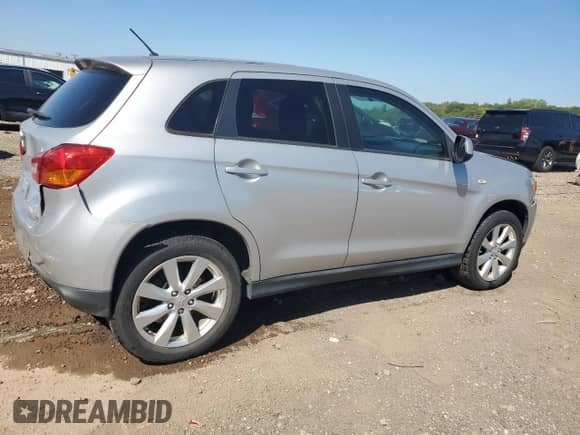 2014 Mitsubishi Outlander ES с VIN 4A4AP3AU7EE030165, выставлен на аукционе Copart как лот 80683405 с пробегом 114 344 миль миль и Списание • Salvage title. История ставок и продаж доступна на DreamBid. Изображение 3.