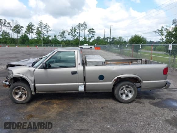 ✅ 2002 GMC Sonoma SLS • VIN: 1GTCS14W528212960 • Лот: 42658195. Опубликован ранее на IAAI с пробегом 189 885 миль. Бесплатный доступ к архиву аукционных продаж из США и подробный отчёт об истории автомобиля на DreamBid. Изображение 13.