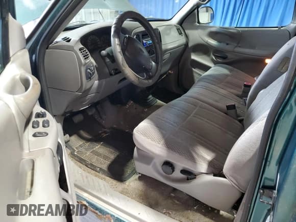 ✅ 1997 Ford F-150 • VIN: 1FTDX1725VNC00327 • Lot: 43556675. Wystawiony na Copart z przebiegiem 197 904 mil. Bezpłatny archiwum sprzedaży aukcyjnych z USA i szczegółowy raport historii pojazdu na DreamBid. Zdjęcie 8.