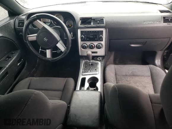 ✅ 2010 Dodge Challenger SE • VIN: 2B3CJ4DV0AH260940 • Lot: 45130715. Wystawiony na Copart z przebiegiem 124 764 mil. Bezpłatny archiwum sprzedaży aukcyjnych z USA i szczegółowy raport historii pojazdu na DreamBid. Zdjęcie 8.