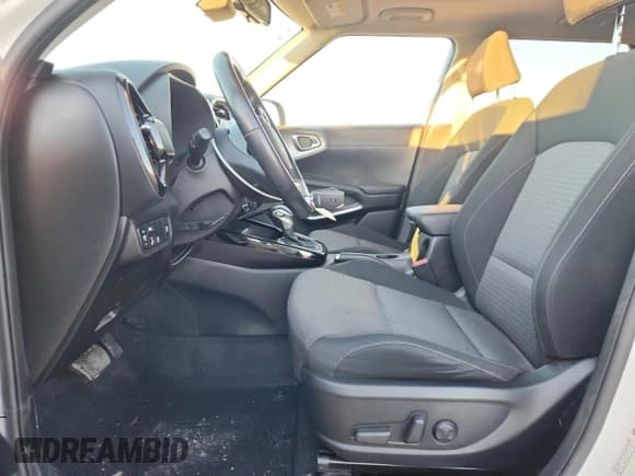 ✅ 2022 Kia Soul EX • VIN: KNDJ33AU2N7180420 • Лот: 89509295. Опубликован ранее на Copart с пробегом 27 655 миль. Бесплатный доступ к архиву аукционных продаж из США и подробный отчёт об истории автомобиля на DreamBid. Изображение 7.