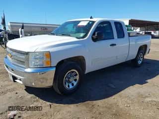 2012 Chevrolet Silverado 1500 LS z VIN 1GCRCREA3CZ307330, wystawiony jako IAAI lot #43374623 z przebiegiem 385 367 mil mil oraz . Historia ofert i sprzedaży dostępna na DreamBid. Obrazek 2.