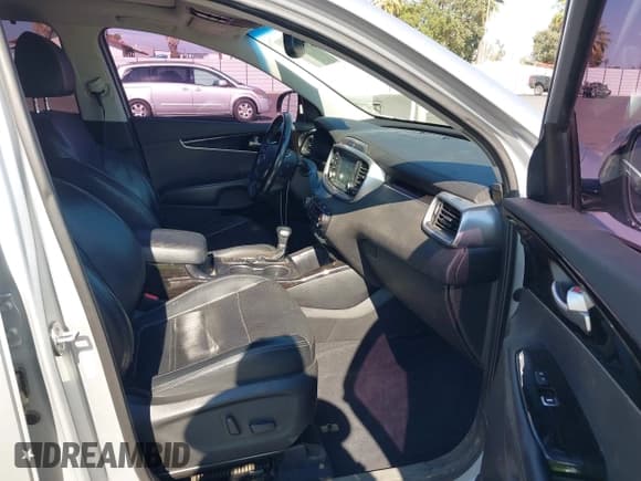 ✅ 2019 Kia Sorento EX Sport • VIN: 5XYPHDA50KG499145 • Lot: 42754587. Wystawiony na IAAI z przebiegiem 122 186 mil. Bezpłatny archiwum sprzedaży aukcyjnych z USA i szczegółowy raport historii pojazdu na DreamBid. Zdjęcie 5.