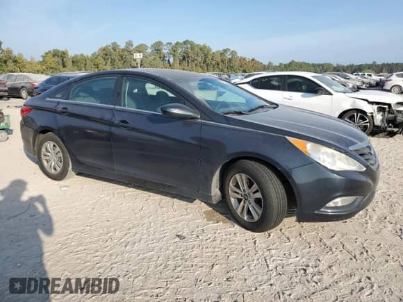 2013 Hyundai Sonata GLS z VIN 5NPEB4AC2DH605386, wystawiony jako Copart lot #82720875 z przebiegiem 162 270 mil mil oraz Czysty tytuł • Clean title. Historia ofert i sprzedaży dostępna na DreamBid. Obrazek 4.