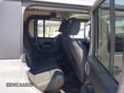 ✅ 2021 Jeep Gladiator Sport S • VIN: 1C6HJTAG7ML578251 • Lot: 42942726. Wystawiony na IAAI z przebiegiem 49 634 mil. Bezpłatny archiwum sprzedaży aukcyjnych z USA i szczegółowy raport historii pojazdu na DreamBid. Zdjęcie 8.