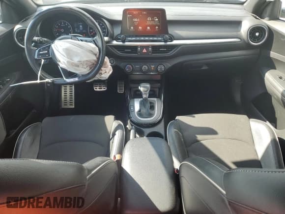 ✅ 2021 Kia Forte GT-Line • VIN: 3KPF34AD9ME271341 • Lot: 90268525. Wystawiony na Copart z przebiegiem 46 980 mil. Bezpłatny archiwum sprzedaży aukcyjnych z USA i szczegółowy raport historii pojazdu na DreamBid. Zdjęcie 8.