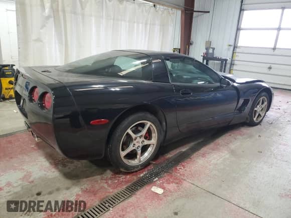 2004 Chevrolet Corvette z VIN 1G1YY22G645133638, wystawiony jako Copart lot #87247835 z przebiegiem 65 878 mil mil oraz Szkoda całkowita • Salvage title. Historia ofert i sprzedaży dostępna na DreamBid. Obrazek 3.