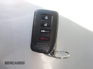 ✅ 2017 Lexus IS 200t • VIN: JTHBA1D24H5039856 • Lot: 43377548. Wystawiony na IAAI z przebiegiem 83 177 mil. Bezpłatny archiwum sprzedaży aukcyjnych z USA i szczegółowy raport historii pojazdu na DreamBid. Zdjęcie 11.