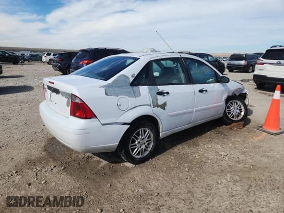 ✅ 2005 Ford Focus S • VIN: 1FAFP34N05W290649 • Лот: 90919625. Опубликован ранее на Copart с пробегом 242 434 миль. Бесплатный доступ к архиву аукционных продаж из США и подробный отчёт об истории автомобиля на DreamBid. Изображение 3.