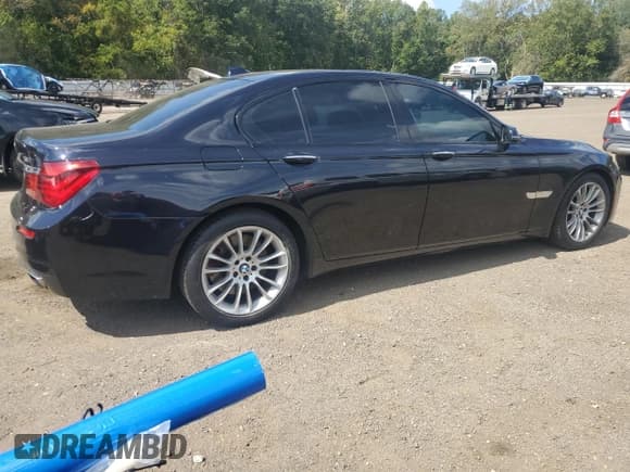 ✅ 2014 BMW 7 Series 750i xDrive • VIN: WBAYB6C59ED225179 • Lot: 72064245. Wystawiony na Copart z przebiegiem 117 561 mil. Bezpłatny archiwum sprzedaży aukcyjnych z USA i szczegółowy raport historii pojazdu na DreamBid. Zdjęcie 3.