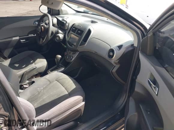 2016 Chevrolet Sonic LT с VIN 1G1JC6SH8G4134543, выставлен на аукционе IAAI как лот 43363039 с пробегом Не указан миль и . История ставок и продаж доступна на DreamBid. Изображение 5.