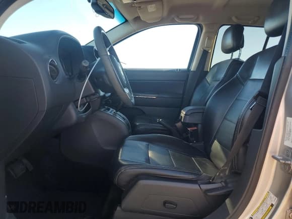✅ 2013 Jeep Compass Limited • VIN: 1C4NJDCB6DD190599 • Lot: 90139535. Listed on Copart with 107,672 mi. Free auction sales archive from the USA and detailed vehicle history report at DreamBid. Image 7.