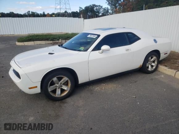 ✅ 2009 Dodge Challenger SE • VIN: 2B3LJ44V99H507724 • Lot: 76607684. Listed on Copart with 191,958 mi. Free auction sales archive from the USA and detailed vehicle history report at DreamBid. Image 1.