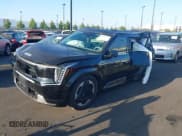 ✅ 2024 Kia EV9 Land • VIN: KNDADFS51R6038352 • Lot: 43322233. Wystawiony na IAAI z przebiegiem 7 659 mil. Bezpłatny archiwum sprzedaży aukcyjnych z USA i szczegółowy raport historii pojazdu na DreamBid. Zdjęcie 6.