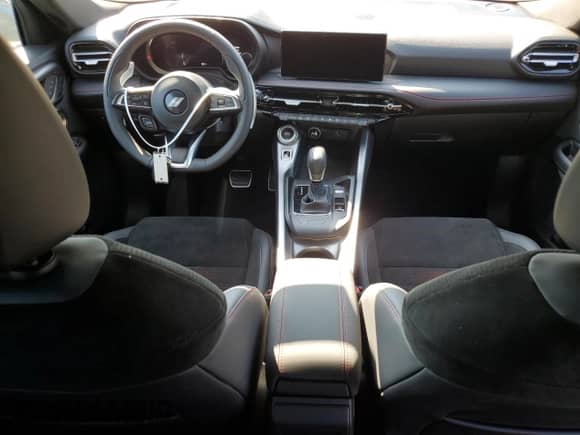 2024 Dodge Hornet R/T Plus z VIN ZACPDFDW2R3A23248, wystawiony jako Copart lot #69404794 z przebiegiem 525 mil mil oraz Szkoda całkowita • Salvage title. Historia ofert i sprzedaży dostępna na DreamBid. Obrazek 8.