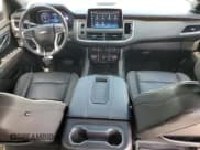 ✅ 2023 Chevrolet Suburban Premier • VIN: 1GNSCFKD8PR168078 • Lot: 63899694. Wystawiony na Copart z przebiegiem 21 309 mil. Bezpłatny archiwum sprzedaży aukcyjnych z USA i szczegółowy raport historii pojazdu na DreamBid. Zdjęcie 8.