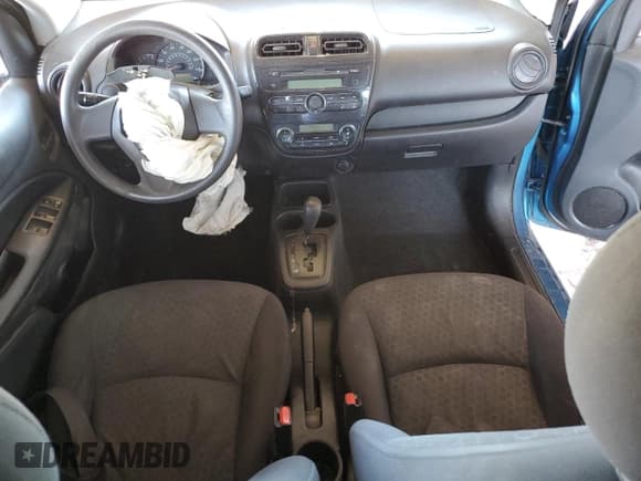 ✅ 2015 Mitsubishi Mirage DE • VIN: ML32A3HJ0FH000954 • Lot: 64121925. Wystawiony na Copart z przebiegiem 172 494 mil. Bezpłatny archiwum sprzedaży aukcyjnych z USA i szczegółowy raport historii pojazdu na DreamBid. Zdjęcie 8.