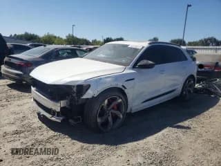 ✅ 2024 Audi SQ8 E-Tron • VIN: WA16CBGE7RB039484 • Lot: 64519814. Wystawiony na Copart z przebiegiem 4 752 mil. Bezpłatny archiwum sprzedaży aukcyjnych z USA i szczegółowy raport historii pojazdu na DreamBid. Zdjęcie 1.