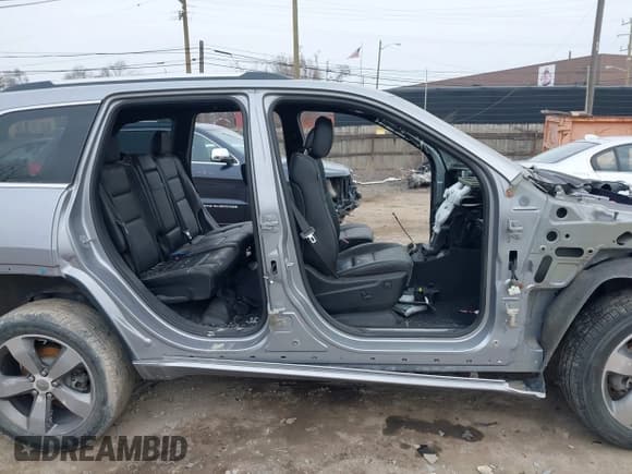 ✅ 2015 Jeep Grand Cherokee Overland • VIN: 1C4RJFCG1FC894789 • Lot: 38811798. Listed on IAAI with Not provided. Free auction sales archive from the USA and detailed vehicle history report at DreamBid. Image 13.