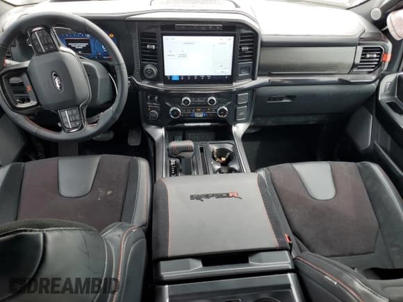 ✅ 2024 Ford F-150 Raptor • VIN: 1FTFW1RJ8RFB86438 • Lot: 54155615. Wystawiony na Copart z przebiegiem 5 874 mil. Bezpłatny archiwum sprzedaży aukcyjnych z USA i szczegółowy raport historii pojazdu na DreamBid. Zdjęcie 8.