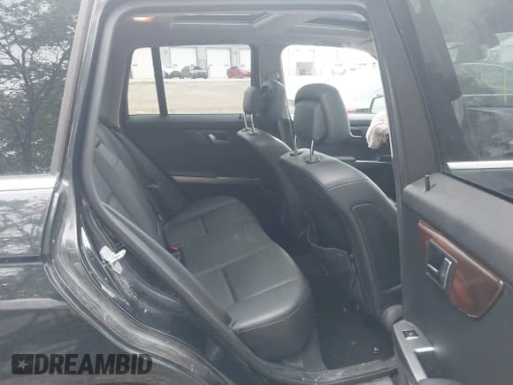 ✅ 2010 Mercedes-Benz GLK 350 • VIN: WDCGG8HB4AF424479 • Lot: 42325937. Listed on IAAI with 120,555 mi. Free auction sales archive from the USA and detailed vehicle history report at DreamBid. Image 8.