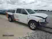 2015 Ram 1500 SLT z VIN 1C6RR6GTXFS578403, wystawiony jako Copart lot #68004065 z przebiegiem 142 903 mil mil oraz Czysty tytuł • Clean title. Historia ofert i sprzedaży dostępna na DreamBid. Obrazek 4.