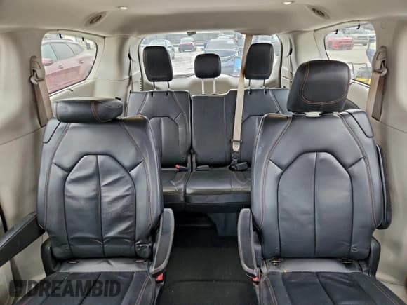 ✅ 2017 Chrysler Pacifica Touring L • VIN: 2C4RC1BG3HR576486 • Лот: 95263085. Опубликован ранее на Copart с пробегом 132 675 миль. Бесплатный доступ к архиву аукционных продаж из США и подробный отчёт об истории автомобиля на DreamBid. Изображение 10.