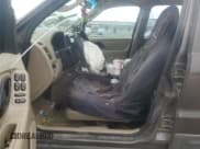 ✅ 2006 Ford Escape XLS • VIN: 1FMYU02Z56KD10432 • Lot: 90048865. Wystawiony na Copart z przebiegiem 290 790 mil. Bezpłatny archiwum sprzedaży aukcyjnych z USA i szczegółowy raport historii pojazdu na DreamBid. Zdjęcie 7.