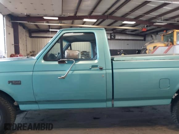 ✅ 1994 Ford F-150 • VIN: 1FTEF15N4RLA40379 • Lot: 41809241. Listed on IAAI with 173,537 mi. Free auction sales archive from the USA and detailed vehicle history report at DreamBid. Image 14.