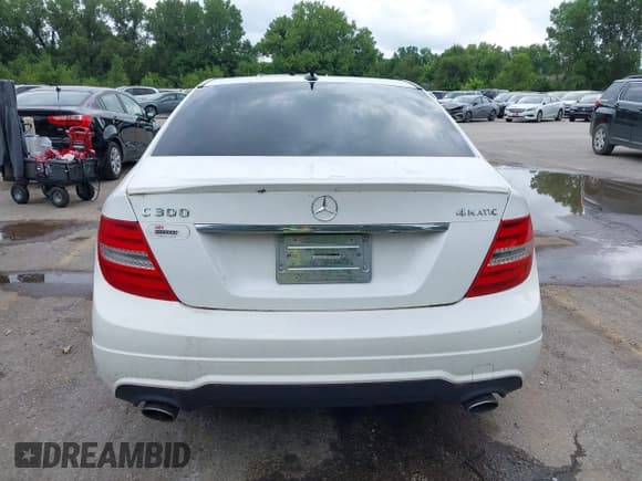 ✅ 2013 Mercedes-Benz C 300 Sport • VIN: WDDGF8AB9DR278169 • Lot: 42818445. Listed on IAAI with 145,311 mi. Free auction sales archive from the USA and detailed vehicle history report at DreamBid. Image 16.